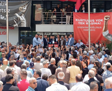 CHP Adana'dan Özgür Özel'e Destek; Dimdik duruyoruz