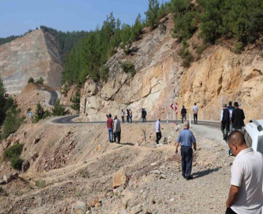 Adana’da 35 yıldır bitmeyen yol çilesi: 5 kişinin hayatını kaybettiği yolda acı nöbet