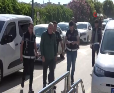 İddianameye göre Başkan Tekin kocasını "çantacısı" yapmış